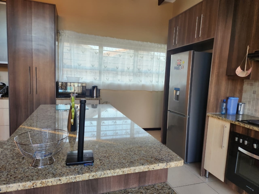 To Let 3 Bedroom Property for Rent in Hillside Free State